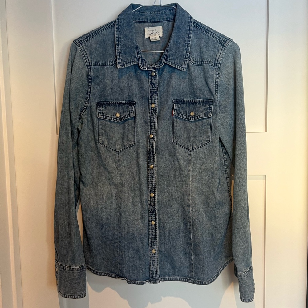 Levi’s Chambray Top